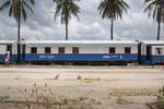 VRsvff 24, eingereiht im Samstagszug von Phnom Penh nach Sihanoukville, am 18.März 2017 in der Kampot Station.