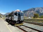 Der Schienenbus macht am 01.09.2013 Mittagspause im Bahnhof von Lillooet.