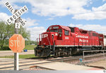 EMD GP38-2 # 4509 der Canadian Pacific stand am 14. Mai 2016 einsatzbereit in Clinton, Iowa / USA. Im Hintergrund ist der Damm des Mississippi zu erkennen. 