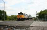 VIA-Rail Personenzug mit F40PH-2 6448 aus Richtung Toronto am 2.8.2009 in der Scarboro Street in Malton.