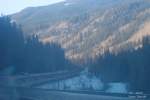 Blick aus dem Park-Car des Canadian auf dem Weg nach Vancouver.
Die schlechte Qualitt liegt an den Fenstern, die bei etwa -15 nicht gewaschen werden konnten und nach 2 Tagen etwas dreckig waren.
Trotzdem eine atemberaubende Aussicht im Jasper National Park.