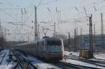 karlsruhe-hbf Ausfahrt des ICE 278 aus Interlaken Ost zur Weiterfahrt nach Berlin Ostbahnhof. Abgelichtet in Karlsruhe, am 16.01.10, bei winterlichen Temperaturen.