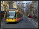 karlsruhe-hier-bitte-keine-s-bahnen-einstellen Tw 322 als Linie 1 hat soeben die Haltestelle Herrenstra�e verlassen. Aufgenommen am 13.12.2009