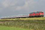 Die 218 341-5 zieht ...  Eric Otten 26.08.2011