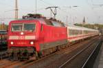 Die 120 156-5 zieht ...  Eric Otten 01.10.2011