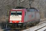 Die 185 590-7 der Crossrail f�hrt Lz im Schnee kurz ...