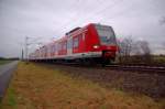 Der Triebwagen 423 552-9 ...  Andreas Strobel 27.12.2011