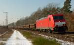 186 335-6 zieht am 31.01.2012 einen Flachwagenzug durch Kennelgarten  ...