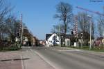 Bahn�bergang mit insgesamt 4 ...  Gregor Kaercher 22.07.2011