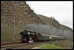 kbs-690-moselstrecke 01 1066 mit ihrem Sonderzug von Koblenz kommend in Winningen. Aufgenommen am 03.04.10.