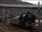 01 1066 eilt in Richtung Trier Hbf und wird in ...