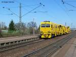 kbs-700-rheintalbahn 06.04.2010: Ein Arbeitszug der Strabag AG passiert auf dem Weg nach Karlsruhe Blankenloch.