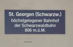 kbs-720-schwarzwaldbahn Anl�sslich der Loktaufe in St.Georgen, wurde auch dieses neue Bahnhofsschild enth�llt. 11.7.10