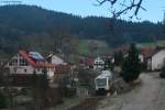 kbs-721-kinzigtalbahn VT 530 und 531 der OSB als OSB87342 (Freudenstadt Hbf-Bad Griesbach(Schwarzwald)) in Halbmeil 27.12.09