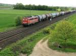 Aus Bamberg kam 140 490 mit einem Ganzzug Kesselwagen und ...