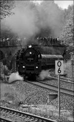 01 0509 und 01 533 verlassen Neuenmarkt-Wirsberg hinauf nach Marktschorgast. ...