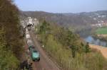 Eine 185 der R4C durchf�hrt mit einem Gedreidezug nach Budapest ...