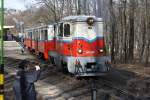 Kindereisenbahn Budapest Mk45-2006 verl�sst mit Zug 133 am 27.Feb. 2010 den Bf. H�v�sv�lgy.