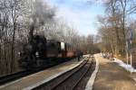 Kindereisenbahn Budapest 490.039 wartet am 27.Feb.2010 mit Zug 363 im Janos-Hegy auf die Kreuzung mit Zug 136.