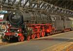 01 1066 mit ihrem Sonderzug nach Bremen in K�ln Hbf ...