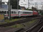 Komische Fuhre im Kölner Hbf am 23.7.10
Besteht aus:
8xIC Wagen
2xIC Steuerwagen
1xBr ... Komische Fuhre im Kölner Hbf am 23.7.10
Besteht aus:
8xIC Wagen
2xIC Steuerwagen
1xBr ...