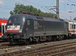 ES 64 U2-030 am IC2046 in K�ln/Messe Deutz am 27.06.2010 ...