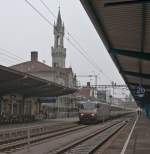 konstanz 460 100-1 'Schweizer Fernsehen' mit dem IR 9058 (Konstanz - Biel/Bienne) am 24. Januar 2010 im Bahnhof Konstanz.