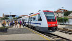 Angekommen: Pünktlich spuckt 7123 011 (95 78 7123 011-7 HR-HŽPP | Bombardier RegioSwinger) die zahlreichen Fahrgäste in Split (HR) auf Gleis 3 aus.