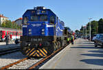 2044 011 (92 78 2044 011-7 HR-HŽPP | EMD GT22HW-2) in der Autoreisezug-Anlage des Bahnhofs Split (HR). Die Autos sind verladen und müssen jetzt an die Schlaf- und Liegewagen am linken Bildrand angehangen werden. Einige Reisende vertreiben sich die Zeit noch am Bahnsteig und bestaunen den Diesel-Koloss beim Rangieren – oder vielleicht nur ihre blechernen  Kolosse , ob sie ja sicher auf dem Wagen stehen.

🧰 HŽ Putnički prijevoz (HŽPP) | ZSSK | ÖBB
🚝 EN 1152 Split (HR)–Bratislava hl.st. (SK)
🕓 7.9.2022 | 17:01 Uhr