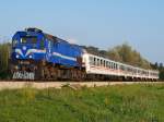 2044 024 passiert mit Personenzug P3017 die Ortschaft Hum-Lug im Verlauf der Strecke Zagreb - Varazdin / 11.09.2012.