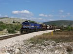 Die 2062 108 und die 2062 114 mit einem Güterzug am 02.10.2015 unterwegs bei Perković.