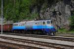 Am 25.5.2011 war die Bergstrecke zwischen Rijeka und Ogulin hier im  Bahnhof Lokvet noch fest in Hnden der HZ Altbau Lokomotiven der Reihe   1061.