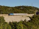 Die 1141 377 mit einem Personenzug nach Rijeka am 20.09.2019 unterwegs bei Meja.