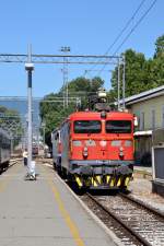 1141 311 und einen Schwesterlok warten am brütend heißen 10.07.2015 in Rijeka auf neue Aufgaben.