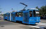 Kroatien / Straßenbahn Zagreb / Tramvaj Zagreb / Zagrebački Električni Tramvaj (ZET): Tatra KT4YU - Wagen 318, aufgenommen im Juni 2018 am Hauptbahnhof in Zagreb.