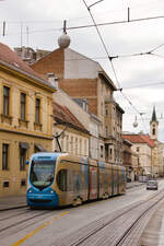 Fahrzeug-Nr. 22140 auf der Linie 17 Prečko-Borongaj erreicht am 26.09.2022 die HaltestelleFrankopanska. 