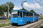 Kroatien / Straßenbahn Zagreb / Tramvaj Zagreb / Zagrebački Električni Tramvaj (ZET): Tatra KT4YU - Wagen 347, aufgenommen im Juni 2018 in der Nähe der Haltestelle  Borongaj  im Stadtgebiet von Zagreb.