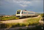 Der Neigezug 7123.002 und 001 kurz nach Kastell Stari auf der Fahrt nach Split. (18.05.2018)