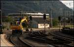 Der Zweiwegebagger LIEBHERR von Swietelsky bei der Arbeit in Kufstein. ...