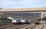 Gl�nzend! Railpool-Versammlung in Kufstein am 2.4.2010 mit zwei 186er-Dotras. Rechts ...