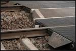 Kurioses Unverzichtbar falls Not am Bahn�bergang ist: eine Rolle Toilettenpapier (zuf�llig gesehen in Erkner 06.04.2010)