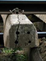 Baufehler! Diese Schwelle wurde 1992 eingebaut und ist bereits zerst�rt. ...