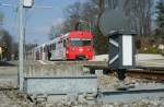 In Jouxtens-M�zery macht der Regionalzug 128 nach Lausanne einen kurzen ...
