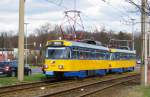 Triebwagen 2192 und ein weiterer Triebwagen fahren auf der Linie ...