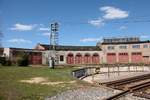 In diesem Rundschuppen in Jelgava befindet sich das Außenlager des Eisenbahnmuseums Riga. Hier sind Loks und Wagen untergestellt die auf ihre Aufarbeitung warten um später in Riga ausgestellt zu werden. 13.05.2017