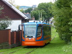 Niederflurstraßenbahn in Daugavpils. Interessanterweise hat man sich in diesem Ort, in dem 70% der Bevölkerung russisch sprechen, für den Kauf von 12 russischen Neubaufahrzeugen entschieden. Dieses Fahrzeug vom Typ  71-623  aus der Ust-Katawer Kirow-Waggonbaufabrik (UKWS) wurde im Jahr 2014 gebaut. Die Baureihe, von der bereits 280 Stück gefertigt wurden, wird sonst nur in Russland (u.a. Moskau), der Ukraine und Kasachstan eingesetzt. Der Mittelteil dieser Bahn ist niederflurig, den Fahrgästen wird ein kostenfreies WIFI angeboten. 11.8.2016, nahe dem Bahnhof