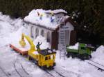 LGB Durch die Schneema�en der vorletzten Tage musste der Lokschuppen der Zf. Wuffhausen am 7.Februar 2010 abger�umt werden.