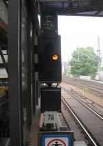 Ks-Signal 76 in Stellung Ks2+Zs3.Standort des Signals ist der Bahnhof ...