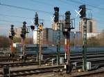 W�hrend die alten DR-Lichtsignale in Berlin Greifswalder Stra�e noch ihren ...