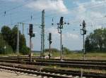 Lichtsignale Ab Herbst 2010 sollen auf dem Bahnhof Lietzow die neuen Ks-Signale angeschlossen werden,so werden auch die alten DR-Lichtsignale verschwinden und durch die neue Generation Signale abgel�st.